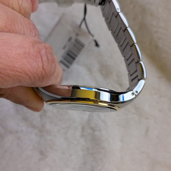 ⬇️PD⬇️BULOVA Gold and Silver Watch with Elegant Design and Link Bracelet - Picture 14 of 14